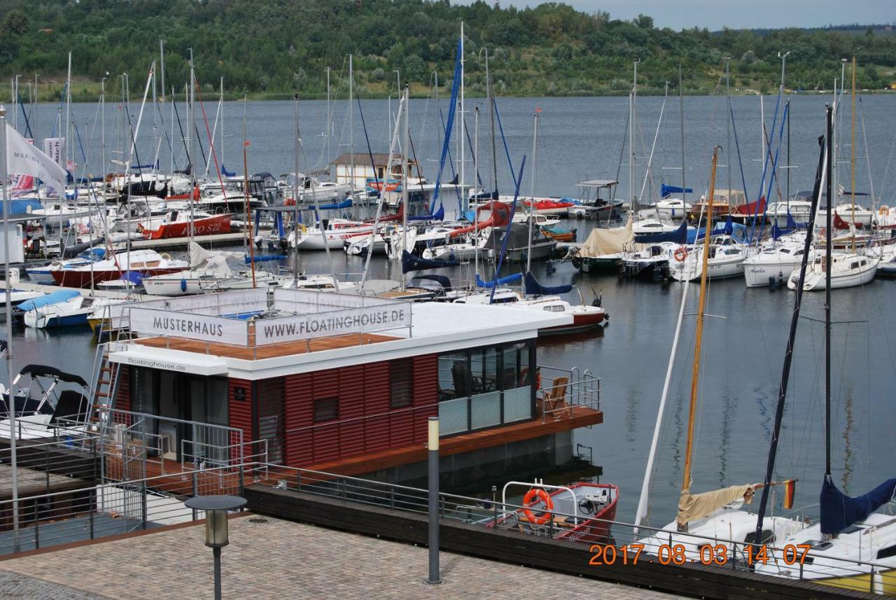 Hausboote Und Ferienhaeuser Marina Muecheln Mucheln Exterior foto