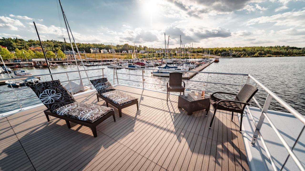 Hausboote Und Ferienhaeuser Marina Muecheln Mucheln Exterior foto