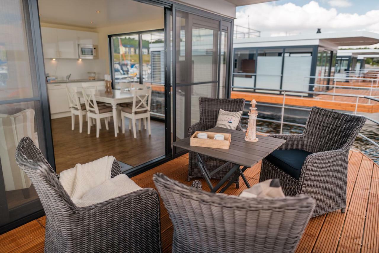 Hausboote Und Ferienhaeuser Marina Muecheln Mucheln Exterior foto
