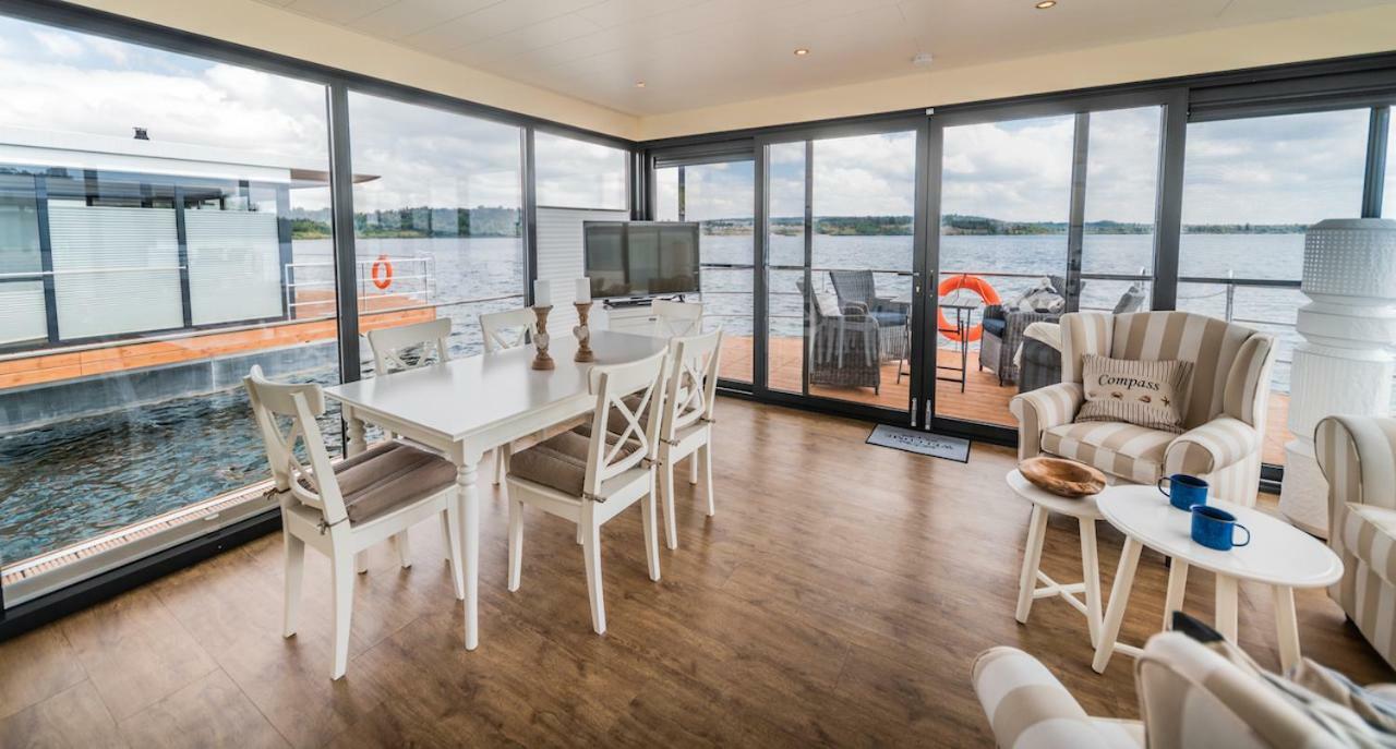 Hausboote Und Ferienhaeuser Marina Muecheln Mucheln Exterior foto