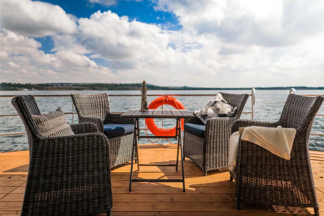 Hausboote Und Ferienhaeuser Marina Muecheln Mucheln Exterior foto