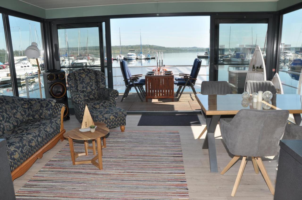 Hausboote Und Ferienhaeuser Marina Muecheln Mucheln Exterior foto