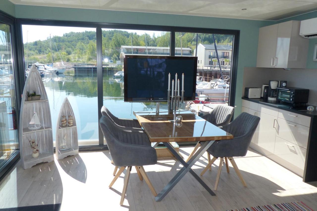 Hausboote Und Ferienhaeuser Marina Muecheln Mucheln Exterior foto